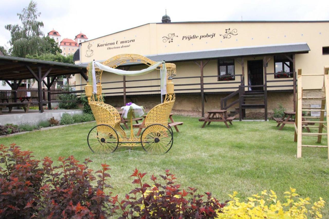 Dum Zameckych Kaplanu Hotel Valec ภายนอก รูปภาพ